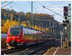442 261 / 761 und 442 258 / 758 zwei gekuppelte vierteilige Talent 2 fahren am 16.11.2013 als RE 9 (rsx - Rhein-Sieg-Express) Aachen - K�ln - Siegen in den  Bahnhof Betzdorf/Sieg ein.