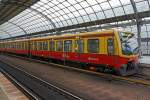   Ein elektrischer S-Bahn Triebzug der Baureihe 481/482 der S-Bahn Berlin als S5 im Bf Berlin-Spandau am 26.09.2014.