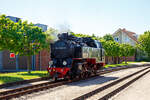 Die MBB 99 2322-8 der Mecklenburgischen B�derbahn Molli am 15 Mai 2022 im Bahnhof K�hlungsborn-West beim Umsetzen.