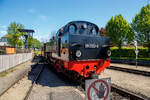 Die MBB 99 2322-8 der Mecklenburgischen B�derbahn Molli erreicht am 15 Mai 2022 Tender voraus, mit dem MBB Dampfzug, nun den Zielbahnhof K�hlungsborn-West.