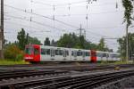 KVB 2214 und KVB 2210, zwei gekuppelte zweiteilige  Hochflur-Stadtbahnwagen  vom Typ B 80 D,  der KVB (K�lner Verkehrs-Betriebe AG) fahren am 16.08.2015 als Linie 18 von Br�hl-Vochem weiter in