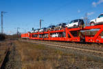 Beladener vierachsiger Doppelstock-Autotransportwagen 25 80 4382 030-1 D-ATG der Gattung Laaeffrs 561 der DB Cargo Logistics GmbH (ex ATG Autotransportlogistic GmbH) am 27.02.2021 im Zugverband bei