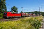 Die 187 141 (91 80 6187 141-7 D-DB) der DB Cargo AG f�hrt am 28 Juni 2024, mit einem gemischten G�terzug durch Rudersdorf (Kreis Siegen) in Richtung Siegen bzw.