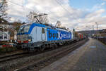 Die 193 836-4 (91 80 6193 836-4 D-BOXX) der boxXpress.de GmbH (Hamburg) f�hrt am 02.12.2021 mit einem Containerzug durch Kirchen/Sieg in Richtung K�ln.