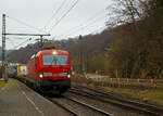Die Siemens Vectron MS 193 348-0 (91 80 6193 348-0 D-DB) der DB Cargo AG f�hrt am 15.01.2022 mit einem „HUPAC-Zug“ (KLV/Container-Zug) durch Scheuerfeld (Sieg) in Richtung K�ln.