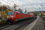 Die 152 121-0 mit den kalten 185 155-8 und 152 017-2 (alle drei von der DB Cargo) fahren am 05.11.2022 als Lokzug durch Kirchen (Sieg) in Richtung K�ln.