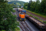 Während am 26 Juni 2024 die KSW 44 (92 80 1271 004-4 D-KSW) eine MaK G 1000 BB der KSW (Kreisbahn Siegen-Wittgenstein) auf dem KSW-Rangierbahnhof in Herdorf der Betriebsstätte FGE -Freien