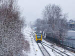 Winter im Hellertal - Der VT 204 ABpd (95 80 0640 104-5 D-HEB) ein Alstom Coradia LINT 27 der HLB (Hessische Landesbahn), als RB 96 „Hellertalbahn“ von Neunkirchen (Kr Siegen) nach