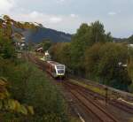Ein Stadler GTW 2/6 der Hellertalbahn f�hrt am 11.09.2011 vom Bahnhof Herdorf weiter in Richtung Dillenburg.