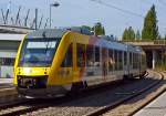 Dieseltriebwagen VT 276 der HLB - Hessische Landesbahn (95 80 0648 016-3+95 80 0648 516-2 D-HEB) als RB 25 Lahntalbahn (Limburg/Lahn – Wetzlar – Gie�en - Fulda), Zuglauf HLB24809, bei Halt