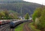 Hochbetrieb in Herdorf am 23 April 2025:  Nun hat die KSW 44 (92 80 1271 004-4 D-KSW) eine MaK G 1000 BB der KSW (Kreisbahn Siegen-Wittgenstein) den langen Coilzug (VTG Coilwagen der Gattung