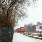 Nun hat es angefangen kräftig zu schneien, die HLB RB 96 „Hellertalbahn“ ist durch und die zurzeit an die KSW (Kreisbahn Siegen-Wittgenstein) vermietete RBH 802 „Ruhrpott
