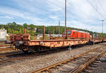 Drehgestellflachwagen mit sechs Rads�tzen, mit Rungen, Stirnwandklappen und klappbaren Ladeschwellen, jedoch ohne Seitenwandklappen, der Gattung Samms 489, (31 80 4852 552-7 D-DB) am 12.08.2018