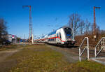 Steuerwagen voraus der IC2 (Garnitur IC 4895) am 04.04.2023, als IC 2229 Dortmund Hbf - Siegen Hbf - Frankfurt(Main)Hbf (von Dortmund bis Dillenburg auch als RE 34