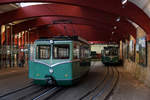 Impressionen der Drachenfelsbahn vom 24. September 2017
Die Drachenfelsbahn ist die �lteste noch betriebene Zahnradbahn in Deutschland. Sie wird nach einer eigenen „Bau- und Betriebsordnung f�r die Drachenfelsbahn “ von der Bergbahnen im Siebengebirge AG betrieben.
Nach dem Grosseinsatz wurde am sp�teren  Nachmittag die Doppeltraktion auf der Talstation blitzschnell getrennt. W�hrend der eine Triebwagen den n�chsten Planzug f�hrte, wurde der andere f�r die Reinigung bereitgestellt.
Foto: Walter Ruetsch
