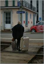 Die Koffer waren ja sooo schwer; oder Lebensgef�hrliche Dummheit bildlich festgehalten!  Man beachte die Exif-Daten zum folgende Bild.