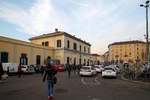   Der Bahnhof Milano Porta Genova (Stazione di Milano Porta Genova) von der Straßenseite am 29.12.2015.