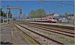 Nun habe ich noch ein weiters FS Trenitalia ETR 463 Bild gefunden: Der FS Trenitalia ETR 463.021 is auf dem Weg nach Rom und erreicht den Bahnhof von Viareggio, wo der Zug eine kurzen Halt einlegt.

21. April 2015