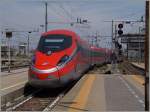 Der von Torino P.N nach Roma fahrende ETR 400  Frecciarossa 1000  verl�sst Milano Centrale als FR 9631 und f�hrt ohne kommerziellen Halt weiter nach Roma Termini.