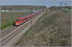 Ein knappe halbe Stunde später sauste der Gegenzug, der FS Trenitalia ETR 400 025 als Frecciarossa FR 6652 bei Saint Émiland in Richtung Paris vorbei, wobei durch den gegeben Standort, mir