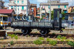 Historischer Schmalspur (950 mm) zweiachsiger Güterwagen mit Bremserhaus Nr.199 der ehemaligen Società Ferrovie Vicinali (SFV), am 13.07.2022 im Depot der Nuova ATAC, Betriebsteil Ferrovie
