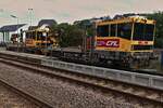 Die beiden CFL Robel 99 82 9210 706 – 2 L (706) + 99 82 9210 711 – 2 L (711) stehen auf dem Abstellgleis in Wilwerwiltz zum Einsatz an der Gleisbaustelle zwischen Drauffelt und Wilwerwiltz bereit. 
Endlich wird auch der Bahnsteig am Bahnhof Wilwerwiltz in Richtung Drauffelt verlängert. 29.08.2023