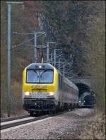 W�hrend einem kurzen Schneeschauer f�hrt der IR 116 Luxembourg - Liers der Ortschaft Michelau entgegen, nachdem er die beiden Tunnel (Burden, 534 Meter und Michelau, 291 Meter) hinter sich gelassen