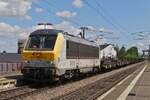 CFL 3019 durchf�hrt mit einem G�terzug die Haltestelle Lamadelaine in Richtung Rodange. 08.08.2024.