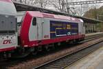 CFL Werbe Lok, h�lt mit ihrem Zug im Bahnhof Pafendall-Kierchbierg. 20.02.2026
Die Werbung tr�gt die Lok zum Thronwechsel vom Grand Duc Henri zu Grand Duc Guillaume am 03.10.2025 