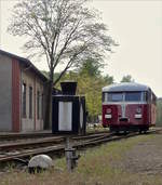 Am ersten Betriebstag der Museumsbahn  Train 1900  f�hrt der Uerdinger Schienenbus voll besetzt in den ehemaligen Bahnhof Lamadelaine in Fond-de-Gras ein.