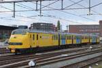 Gelber Roter Teufel: Ex-NS 151 macht Rangierfahrten in Amersfoort am 21 April 2024.