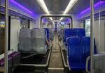 Innenraum/Interieur des dreiteiligen NS SNG 2351 (Sprinter Nieuwe Generatie), ein CAF Civity Triebzug.