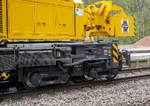 
Detailbild vom Drehgestell 1 (Doppeldrehgestell) des KIROW Gleis- und Weichenbaukran KRC 1200 der �sterreichischen Bahnbaufirma Swietelsky Baugesellschaft mbH, Schweres Nebenfahrzeug Nr. A-RTS 99 81 9119 004-5, am 14.05.2016 im Bahnhofsbereich von Kautenbach (Luxemburg).