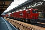 L�sch- und Rettungszug (LRZ)  Lausanne  der SBB hat einen liegengebliebenen IR am 29.05.2012 in den Bahnhof Lausanne geschleppt.