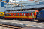 
Der Gleismesswagen 99 85 936 2 000-3 (vermutlich ex SBB X 60 85 99 73 105-6) am 29.05.2012 im Bahnhof Lausanne, im Zugverband eingereiht zwischen der BLS 465 015-6 „La Vue-des-Alpes“  und der SPENO Schienenschleifzug RR 16 MS-11 (99 85 9127 102-3 CH- SPENO).	

Die Schweizerischen Bundesbahnen setzten landesweit diesen von der Schweizer Firma MATISA Matériel Industriel S.A. hergestellten Gleismesswagen für die jährliche Überprüfung des Schienennetzes ein. Für die Messungen ist ein zweiachsiges Messfahrgestell in der Mitte des Wagens angebracht. Auffällig ist neben der Einstiegstür (links im Bild) das vorgesetzte Fenster, zudem ist eine Wagenfront (hier im Bild schlecht erkennbar) mit einer dreiteiligen Frontscheibe verglast. 

Der Gleismesswagen hat die Immatrikulationsnummer X 60 85 99-73 105-6, ist 45 Tonnen schwer und hat einen Drehzapfenstand von 12.500 mm, seine Länge über Puffer beträgt 19.900 mm. Für die Messungen ist ein zweiachsiges Messfahrgestell in der Mitte des Wagens angebracht.

TECHNISCHE DATEN:
Spurweite: 1.435 mm (Normalspur)
Anzahl der Achsen: 6 (in 3 Drehgestellen)
Länge über Puffer: 19.900 mm
Drehzapfenabstand: 2 x 6.250 = 12.500 mm
Eigengewicht: 45.000 kg
Zul. Geschwindigkeit: 160 km/h
Bauart der Bremse: FREIN O-PR

Der Wagen wurde wahrscheinlich durch das  selbstfahrenden Diagnosefahrzeug der SBB Infrastruktur XTmass 99 85 91 60 001-5 abgelöst.

