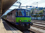 Die BLS Re 420 502-7 (ex SBB Re 4/4 II 11117) mit Einheitswagen III - Zug (EW III), als RE von Interlaken Ost nach Zweisimmen am 08 September 2021 im Bahnhof Spiez.
