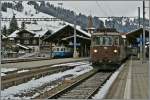 Die bunte Variante des BB.de S/W Bildes: MOB ABDe 8/8 4002 und BLS Re 4/4 192 in Zweisimmen.