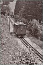 Und ein paar  Klicks  weiter in S/W nocheinmal MG HGe 2/2 N� 2 zwischen Cr�t-d'y-Bau und Haut-de-Caux am 14.