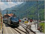 Die beiden Goldenpass Z�ge begegnen sich am 25.05.2012 in Montbovon und hinten in der Ecke steht das H�ufchen Elend.