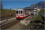 Der AOMC Regionalzug 134 von Aigle nach Monthey Ville macht an der Haltestelle Aigle Hopital einen kurzen Halt.