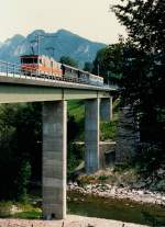 TPF/GFM: Sonderzug ab Broc Fabrique mit GDe 4/4 101-102 + 2 GFM B (ehemals SBB Brünig) + 2 MOB B auf dem neuen Viadukt bei Broc Village im Jahre 1985.