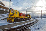 Der RhB (Rh�tische Bahn) Xmf 6/6 24401, ex 92020, ein Fahrleitungsturmwagen vom Typ Plasser & Theurer MTW 100.160 f�hrt am 20.02.2017 vom Bahnhof Alp Gr�m (2.091 m �.