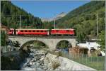 Die Rhb Ge 4/4 II 618 �berquert mit ihrem Regionalzug von Pontresina nach Scuol bei Susch die Susasca.