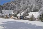 GoldenPass Express Impression in der Winterlandschaft bei Les Avants.