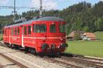Am 18 Mai 2025 verlasst SZU BDe 92 als Extrazug der Bahnhof von Sümiswald-Grünen.