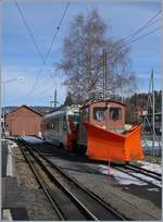 Der CEV X rot 91 und der CEV MVR Beh 2/4 72 warten in Blonay auf den n�chsten Einsatz.