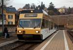Schienen-Wohnwagen kommt am 25.02.2012 von Blonay und f�hrt in den Bahnhof  Saint-L�gier.