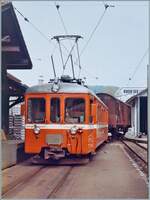 Infolge Abwesenheit des Stationstraktors in Menziken Burg vertritt ihn der WSB Be 4/4 N° 7 und besorgt das Manöver. 

15. Mai 1984