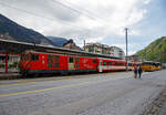 Von dem Gepäcktriebwagen Deh 4/4 II - 96  Münster   der   Matterhorn-Gotthard-Bahn (MGB), ex FO 96  Münster   (Furka-Oberalp-Bahn), geschoben verlässt am 25.05.2023 der Regionalzug