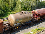 2-achsiger Kesselwagen 23 80 7465 874-7 D-WASCO der Wascosa AG im Einsatz (unbeladen) für Albemarle Germany GmbH (vorher Rockwood Lithium GmbH), dem weltweit führenden Hersteller von